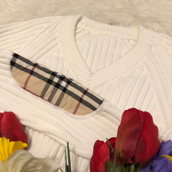 Burberry Sweaters - 🌺Burberry ribbed v neck sweater 🌺